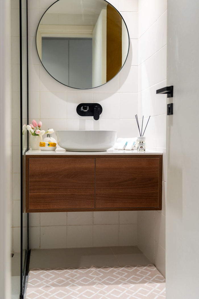 Mobilier suspendat Walnut cu lavoar