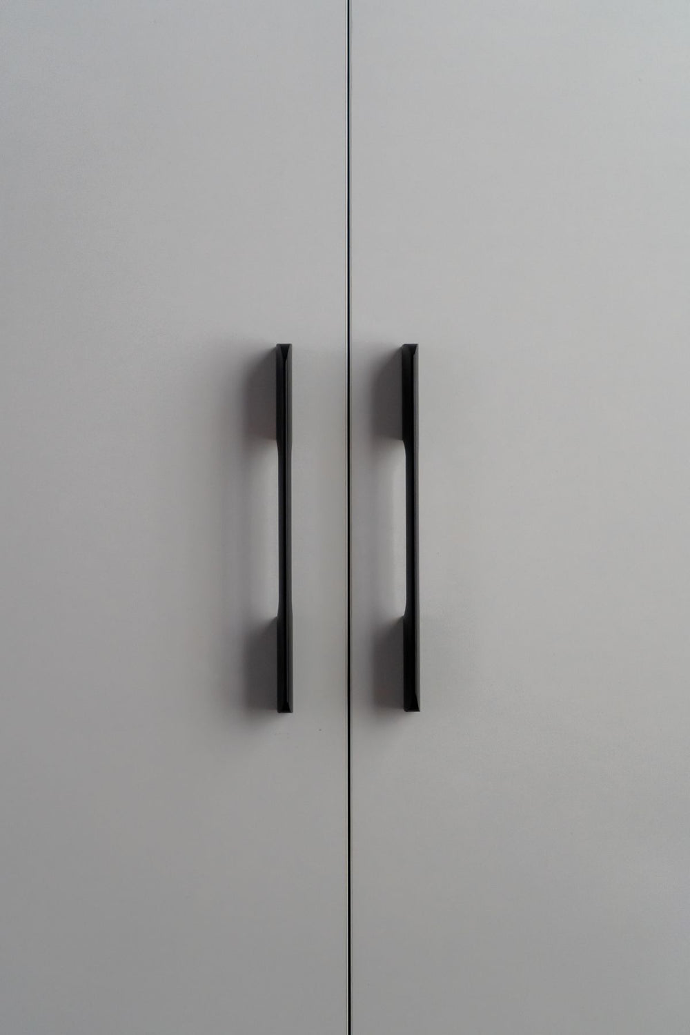 Linear cabinet pull